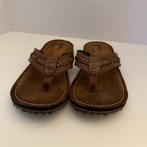 Clarks Brown Leather Sandals with Braided Stitch Detail Women’s Size 8.